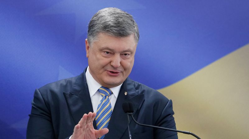 Порошенко: ни у кого не будет зонтика, если он коррупционер