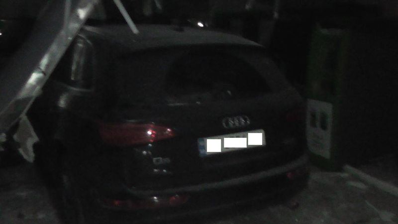 В Харькове Audi въехал в здание ПриватБанка