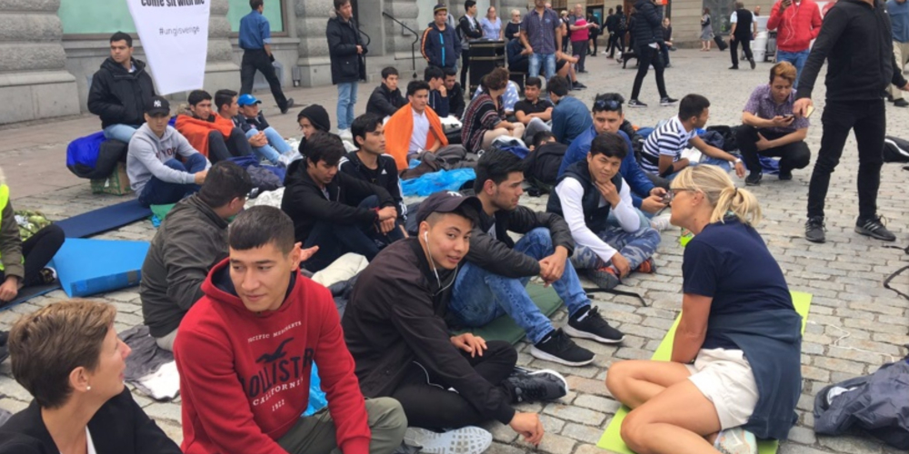 У парламента Швеции беженцы протестуют против депортации в Афганистан