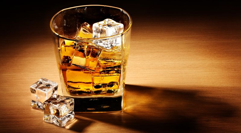 Кабмин планирует повысить минимальные цены на алкоголь