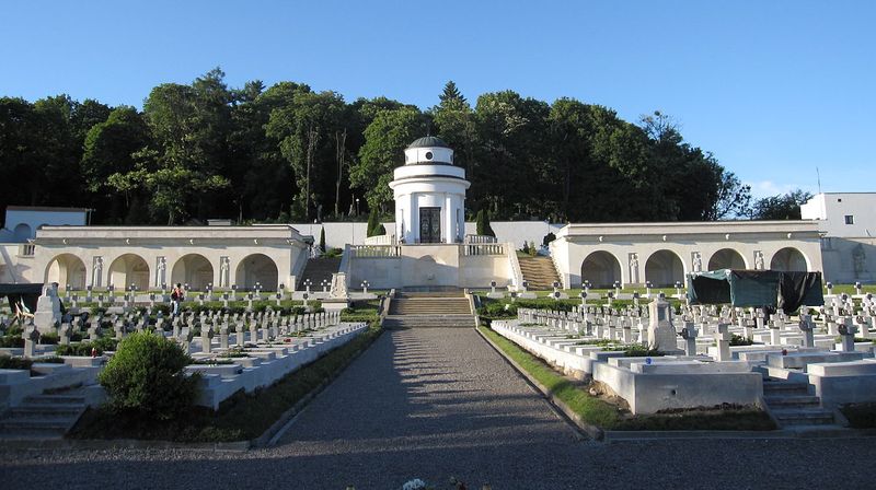 МИД выразило протест против изображения львовского кладбища на польских паспортах