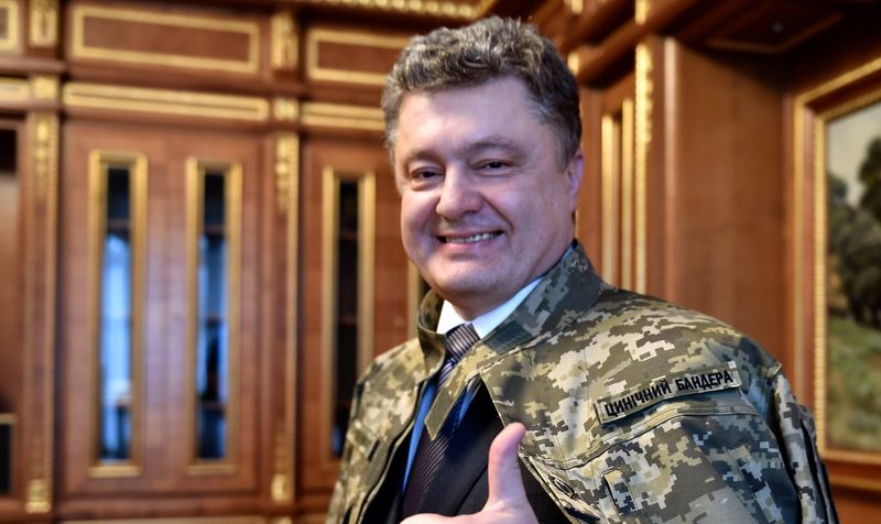 Порошенко: армия стала сильнее на 16 тыс единиц техники