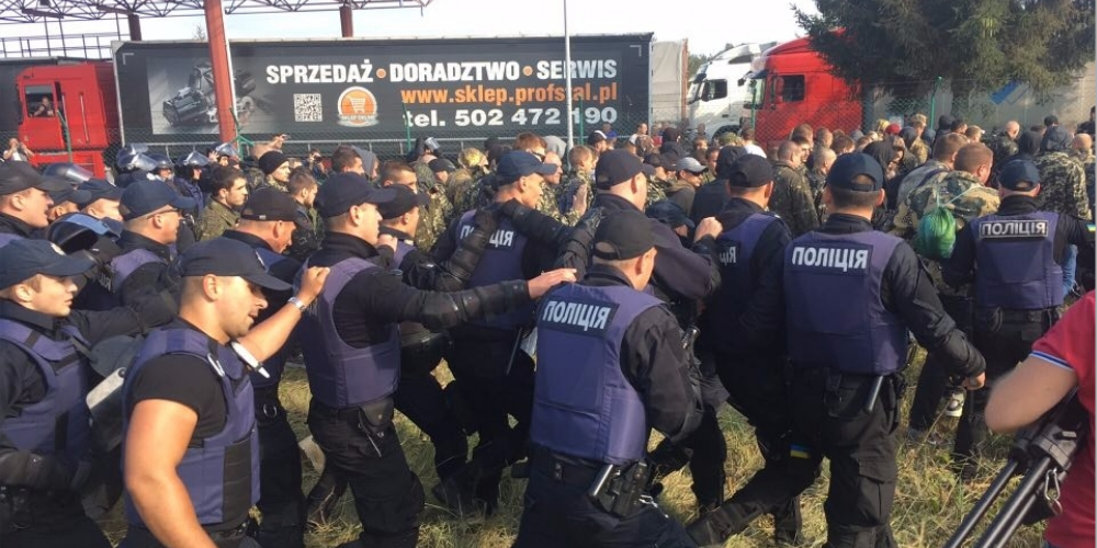 У КПП «Краковец» произошли стычки сторонников Саакашвили с полицией