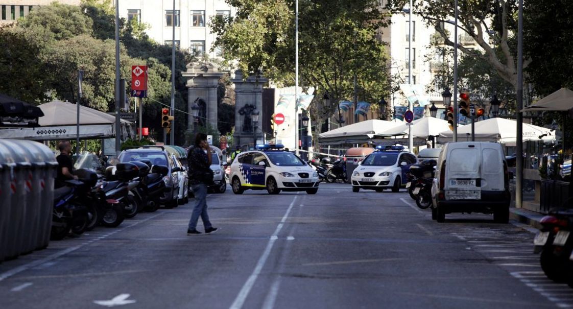 Под Барселоной мужчина открыл стрельбу по сторонникам независимости