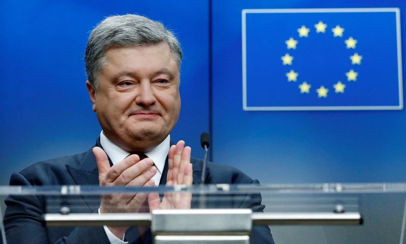 Порошенко: Европарламент поддержал отмену платы за роуминг для Украины