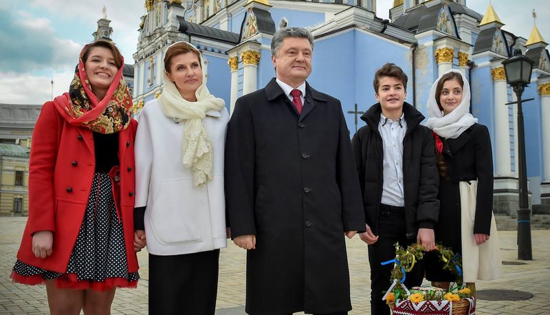 Марина Порошенко с детьми записали видеопоздравление президенту