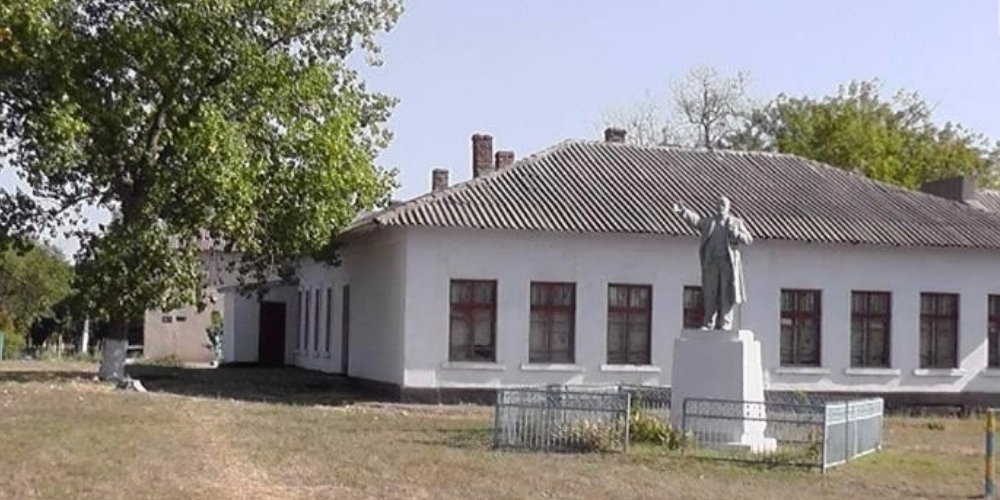 Институт нацпамяти требует расследовать реставрацию памятников Ленину и Калинину под Одессой