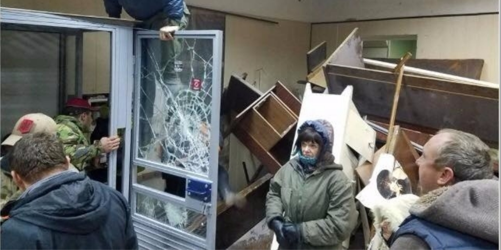 Шести участникам погромов в Святошинском суде объявили о подозрении