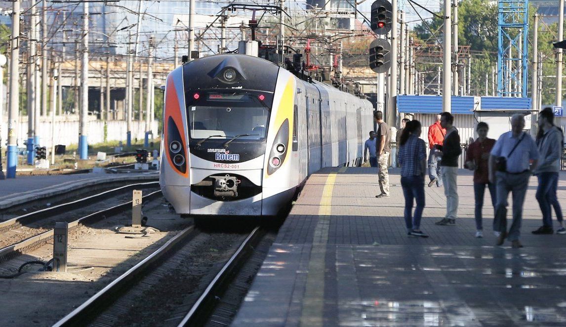 Поезд Киев-Перемышль сократит маршрут из-за ремонта колеи