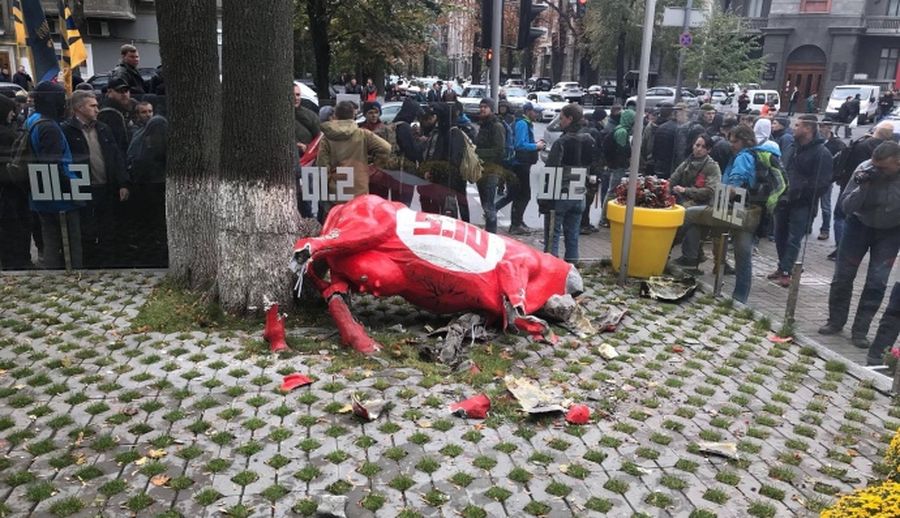 В Киеве напали на офис партии 5.10