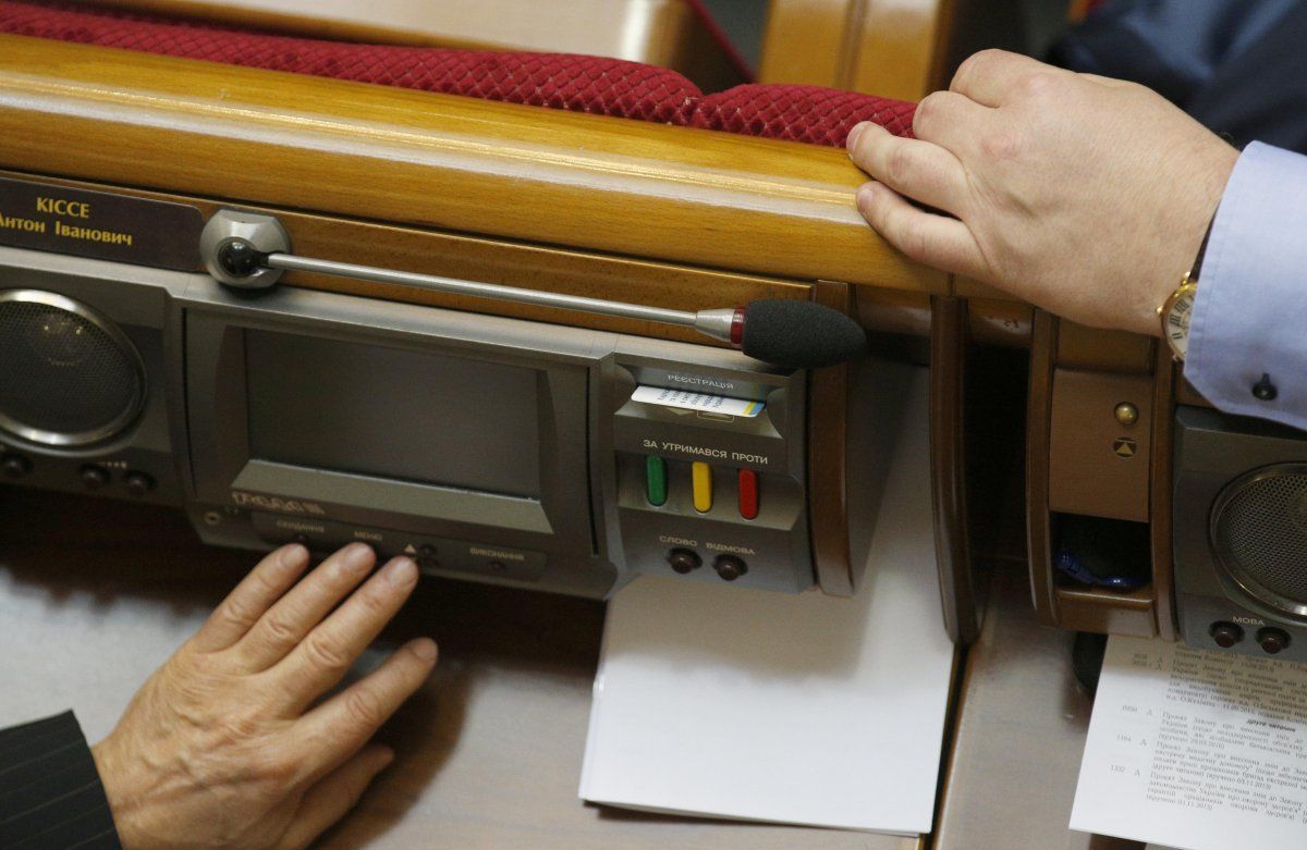 Рада приняла закон об идентификации граждан по электронной подписи