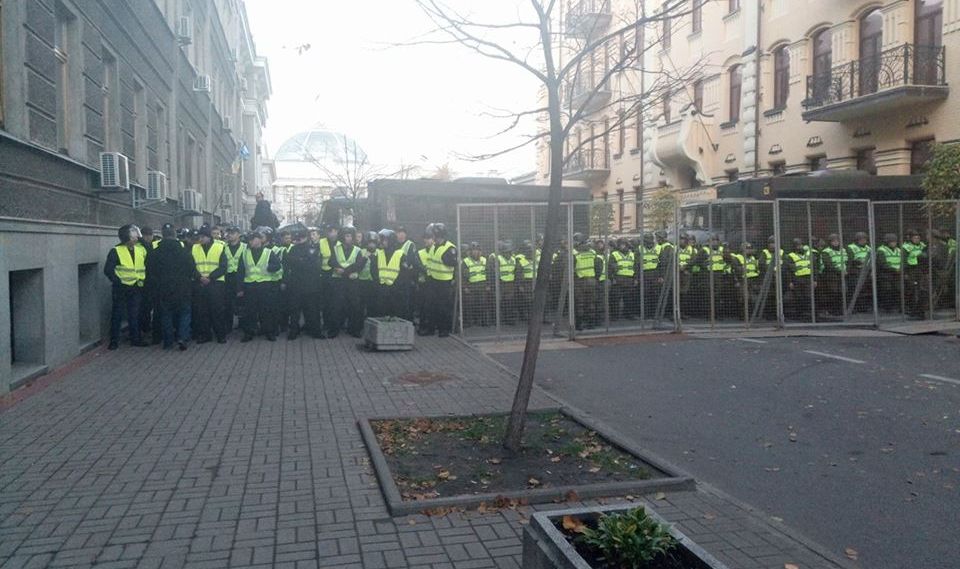 После столкновений у Рады в полицию доставили 11 человек