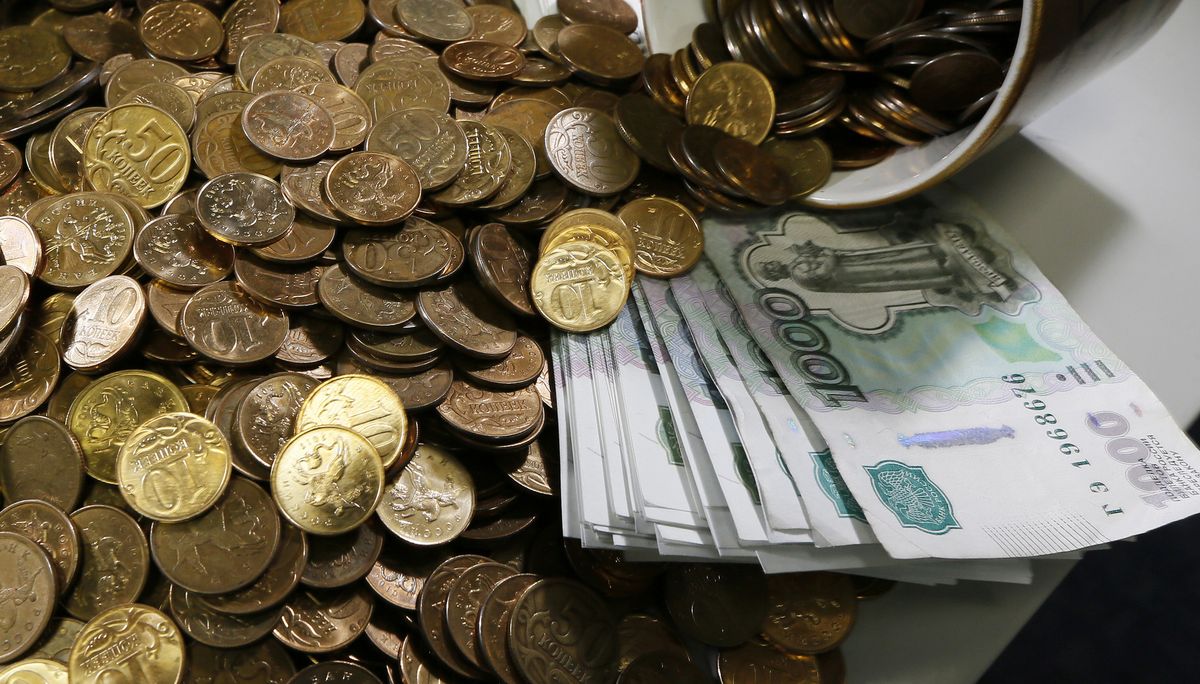 НБУ не будет запрещать банкам оперировать российским рублем