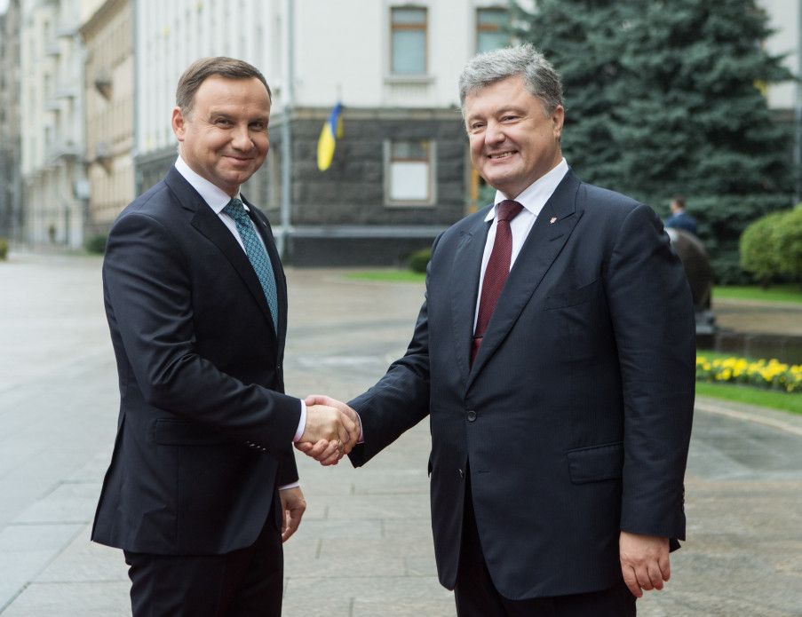 Порошенко созывает чрезвычайное заседание комитета президентов Украины и Польши