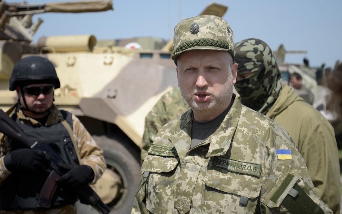 Турчинов: Россия стягивает к Украине силы, которые хотят «перекрасить» под миротворцев