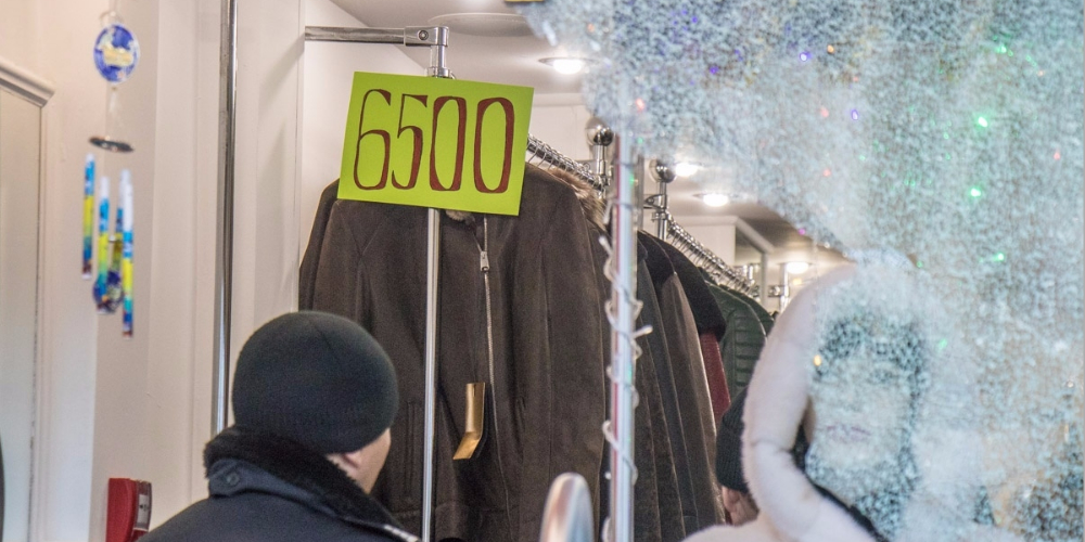 Полиция ищет, кто вынес 33 шубы из киевского магазина