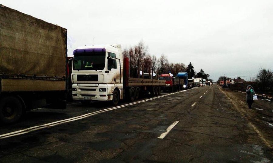 Аграрии перекрыли дороги в трех областях Украины