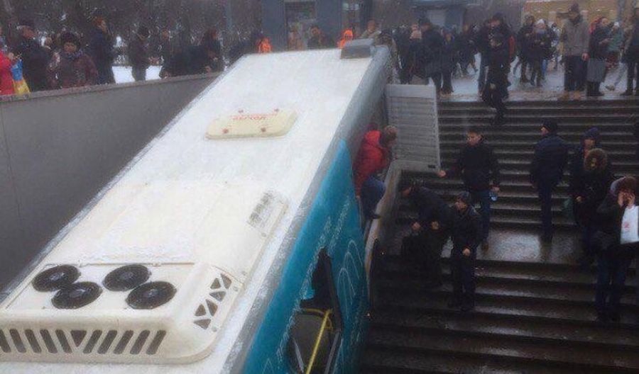 Водитель автобуса изложил свою версию ДТП в Москве
