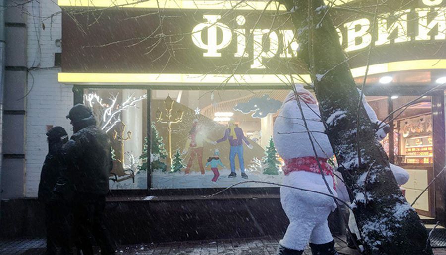 Сторонники Саакашвили разбили витрину магазина «Рошен» в Киеве