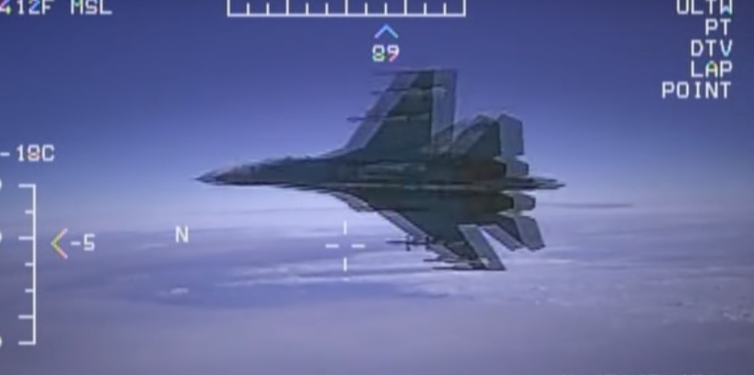 ВМС США опубликовали видео перехвата своего самолета российским Су-27