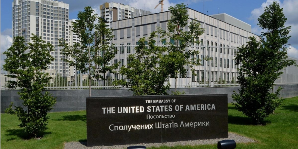 Сотрудники посольства США искупались в проруби