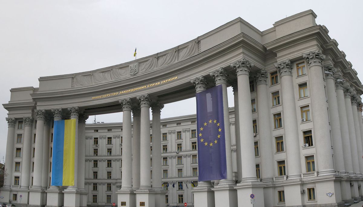 Должность посла Украины вакантна в 17 государствах