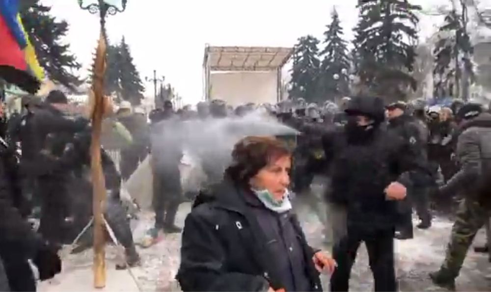 Полиция прокомментировала беспорядки возле Рады