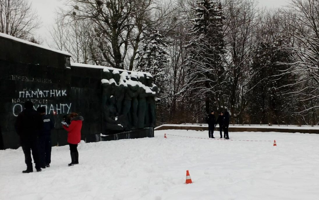 Во Львове разбили Монумент славы советской армии