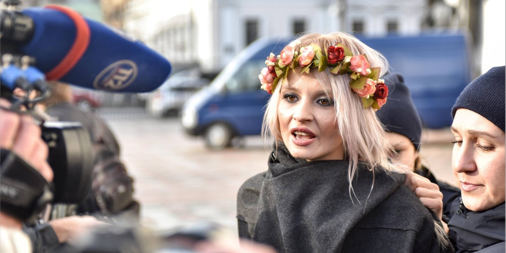 Femen раскритиковало досмотры женщин в Оболонском суде