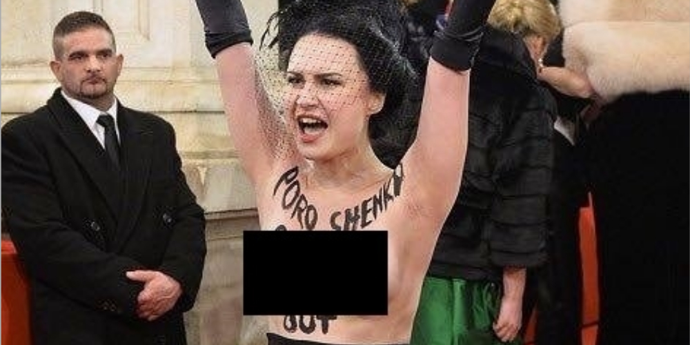 Femen провели акцию против Порошенко на Венском балу