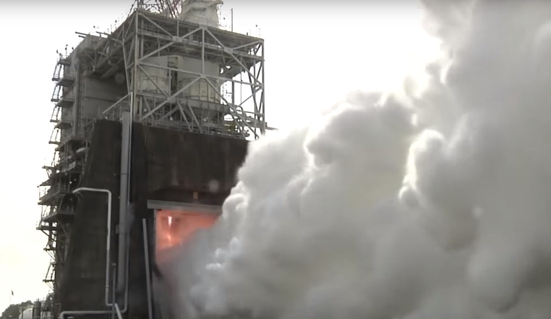Видео: NАSA испытало сверхтяжелый двигатель ракеты для полета на Марс