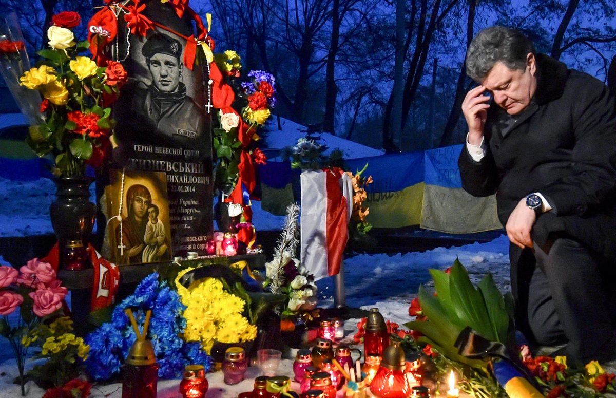 Порошенко: Мемориалом Небесной сотне Украина должна окончательно отойти от советских традиций