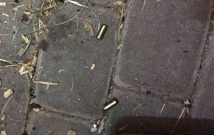 Под Киевом мужчина прострелил ноги грабителю