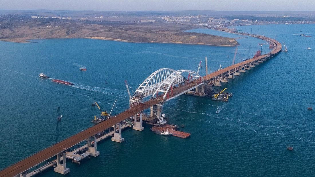 Движение по Керченскому мосту планируют начать в мае