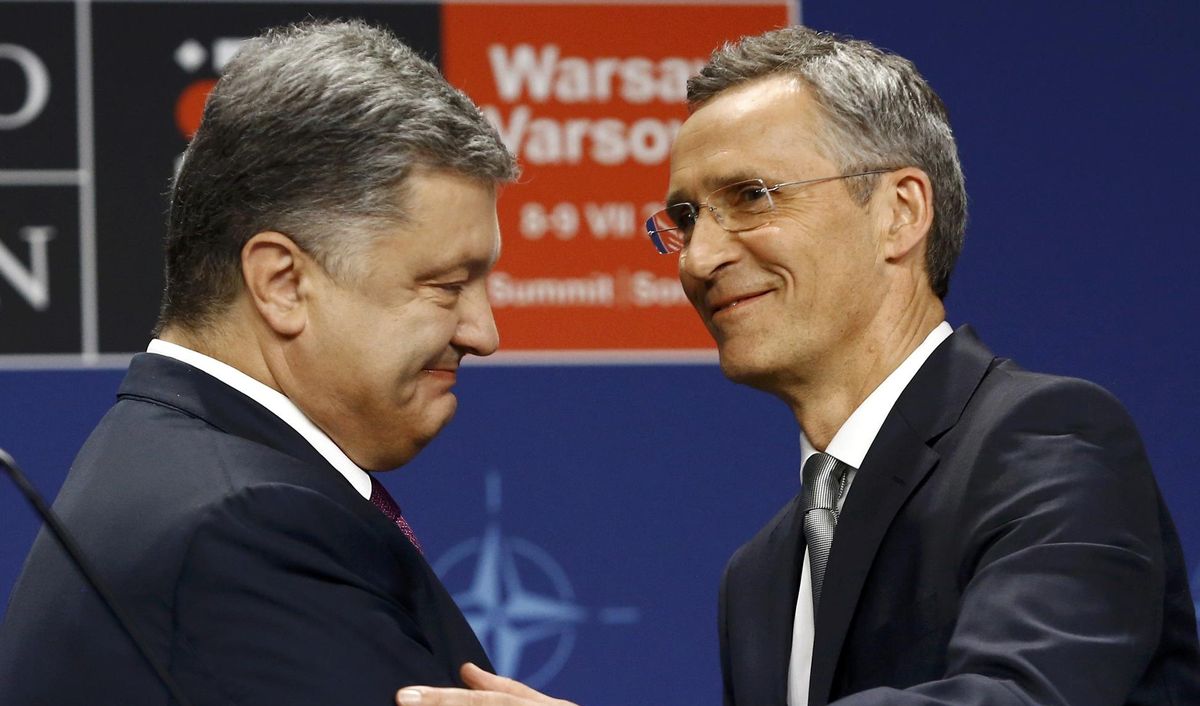 Порошенко о решении НАТО: уверенно движемся вперед