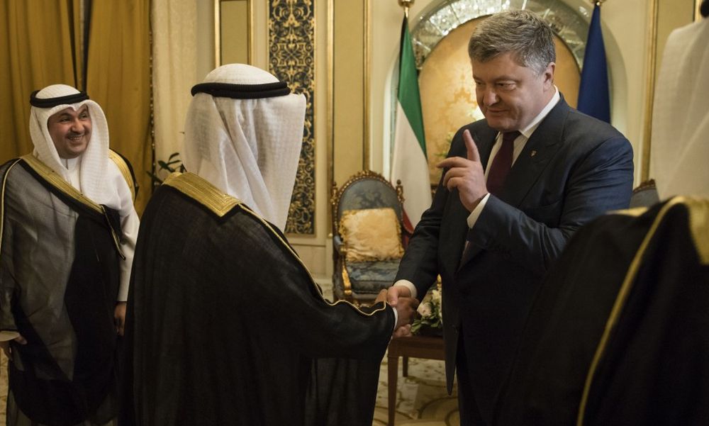 Порошенко наградил эмира Кувейта орденом Ярослава Мудрого
