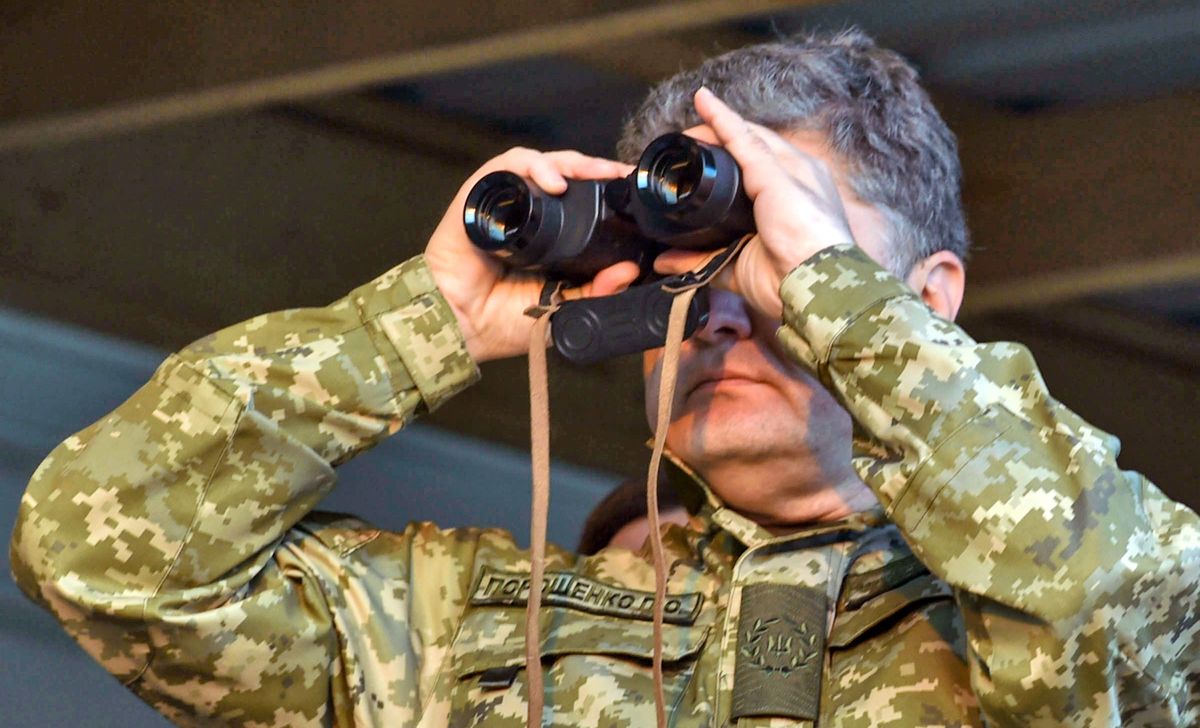 Порошенко: Россия усилила военное присутствие вдоль украинской границы