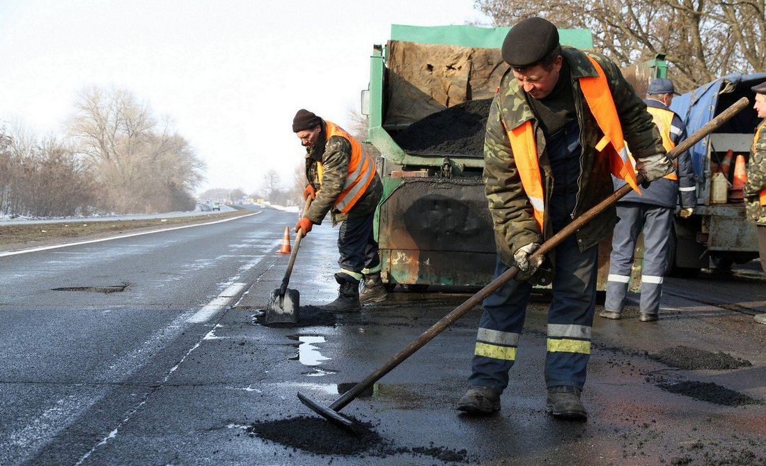 В Кабмине назвали стоимость ремонта украинских дорог