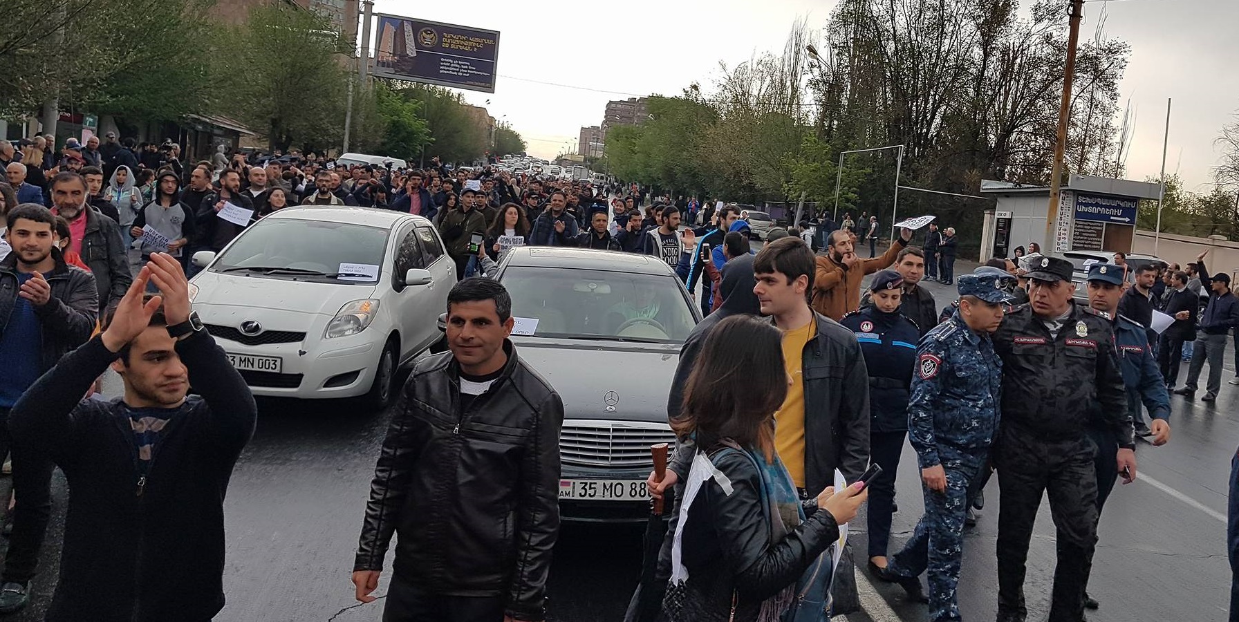 В Ереване задержали почти 200 протестующих