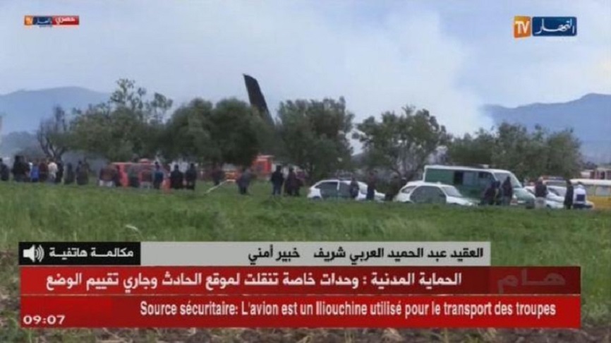 В Алжире разбился военный самолет, на борту были около 105 пассажиров