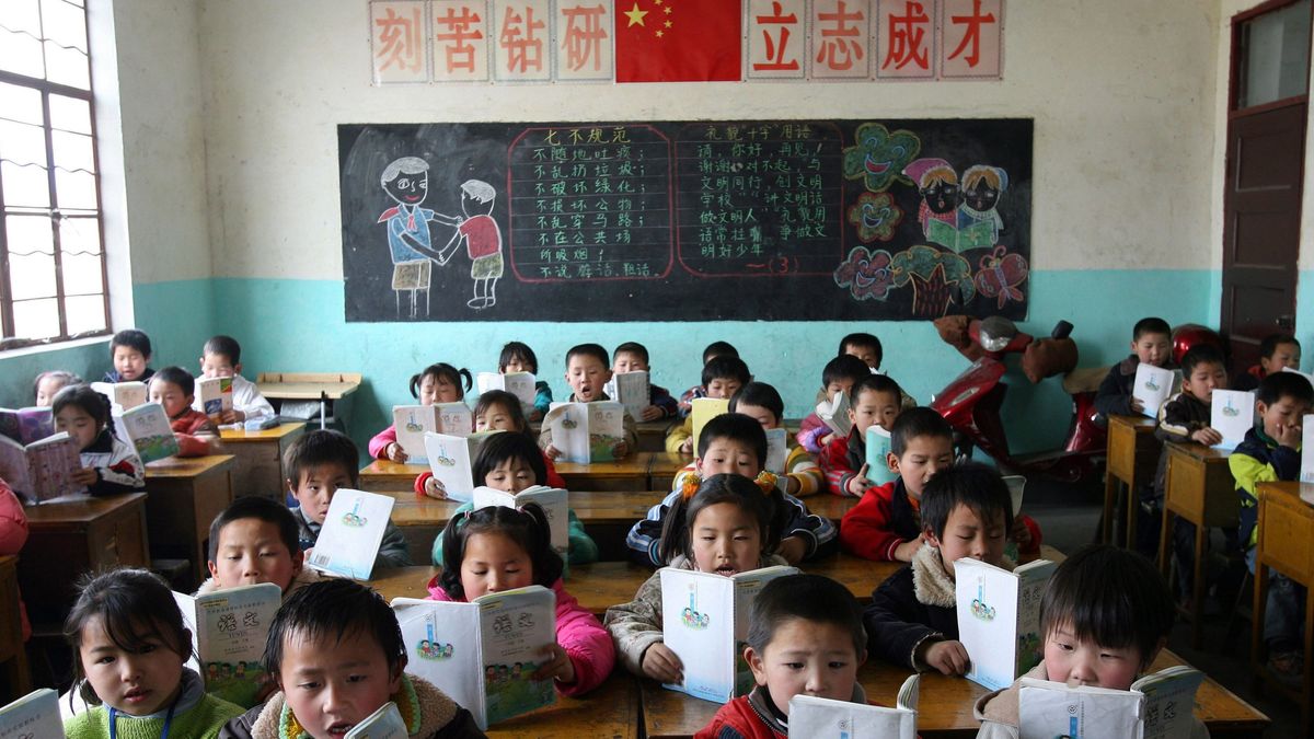 В Китае неизвестный убил семь школьников