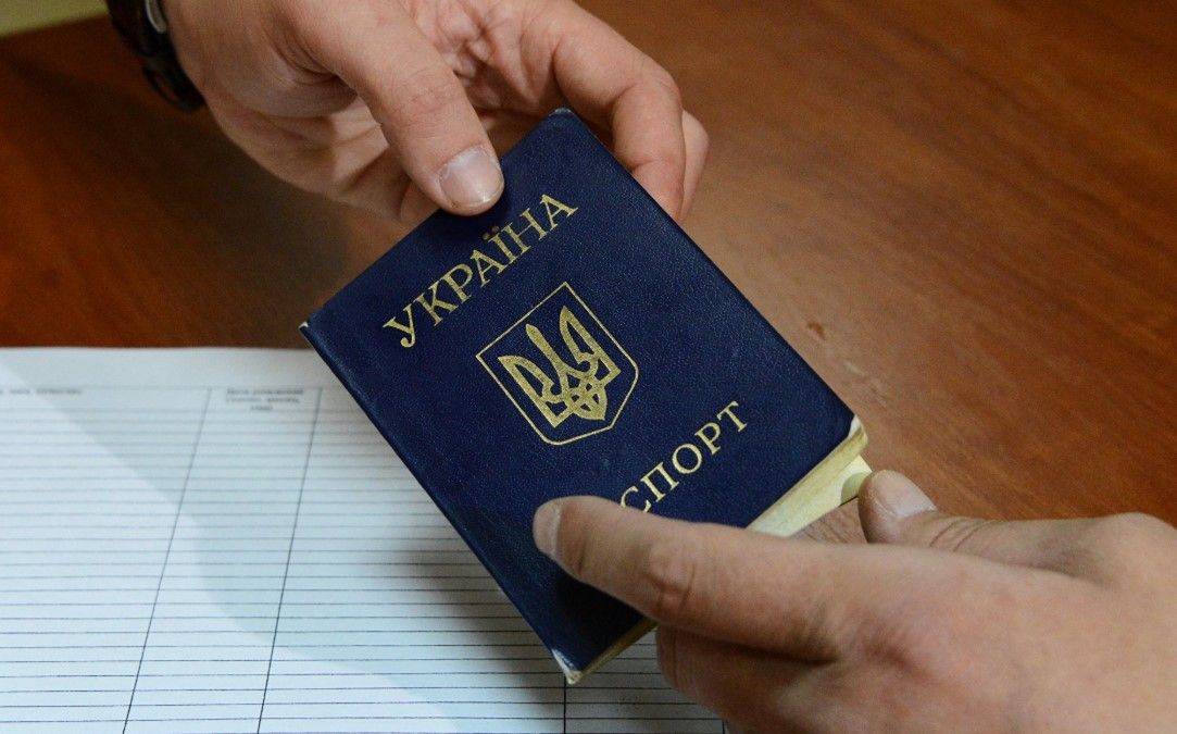 Порошенко предложил лишить некоторых крымчан украинского гражданства