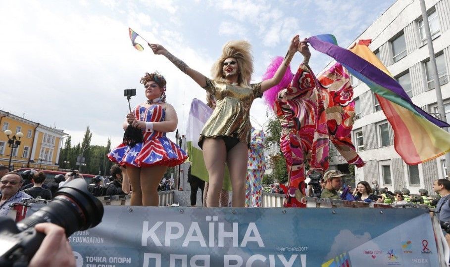 Западные послы просят обеспечить безопасность ЛГБТ-маршей в Украине