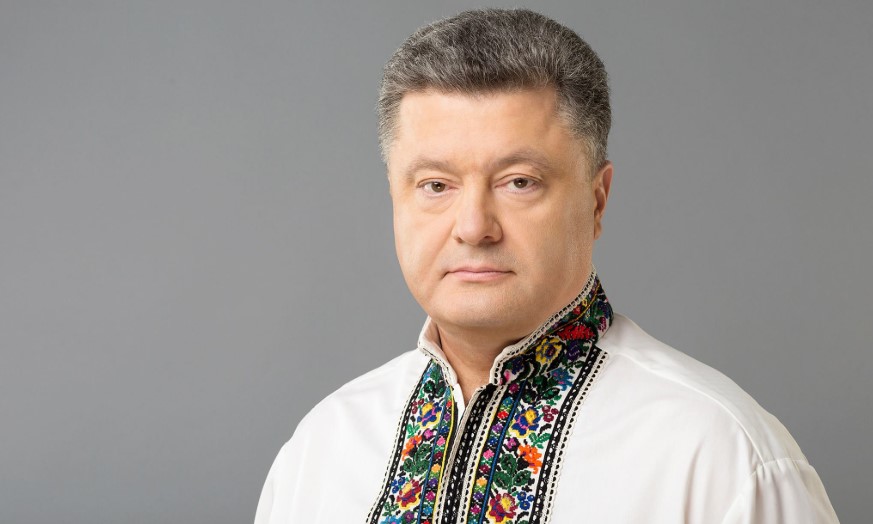 Порошенко: вышиванка – символ чистоты и патриотизма