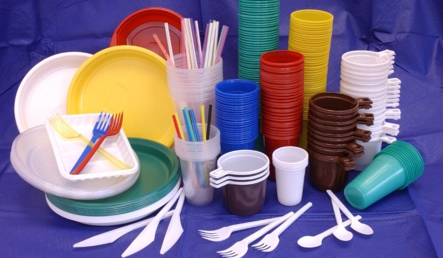 Еврокомиссия предложила запретить одноразовую посуду из пластика