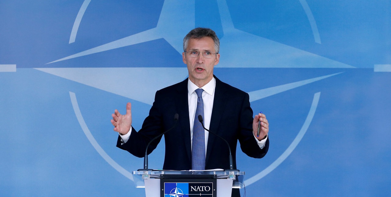 Столтенберг пообещал пригласить Порошенко на саммит НАТО