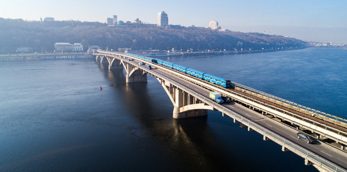 Киевская мэрия просит не паниковать из-за состояния моста Метро