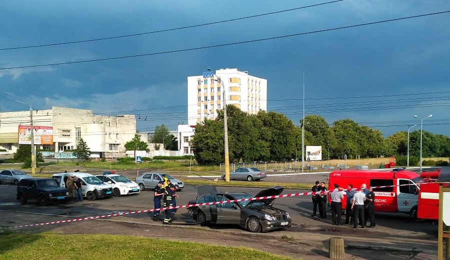 В Черкассах взорвался автомобиль, есть погибший – СМИ