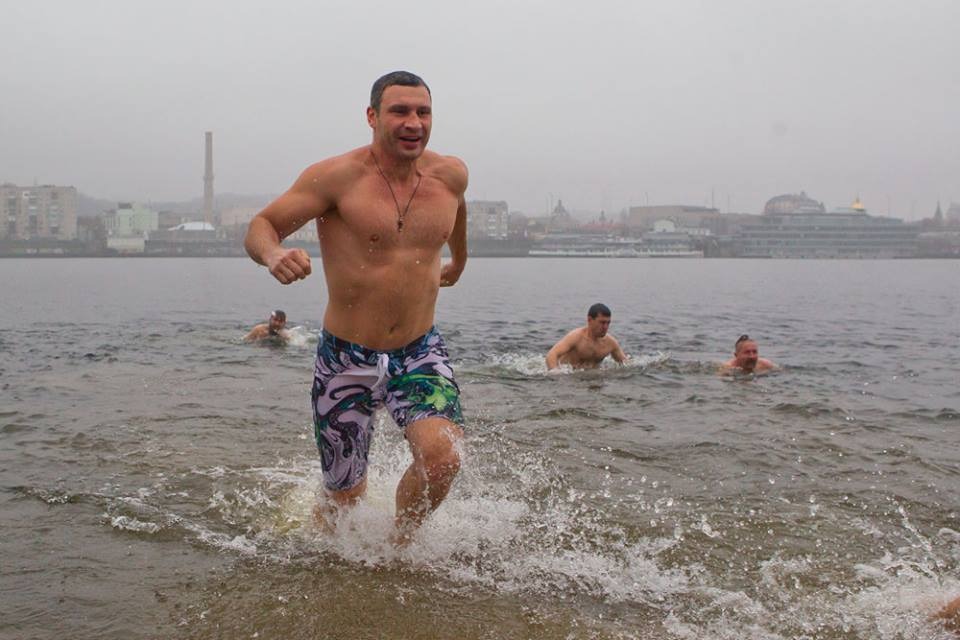 Над Кличко подшучивают из-за потопа в Киеве