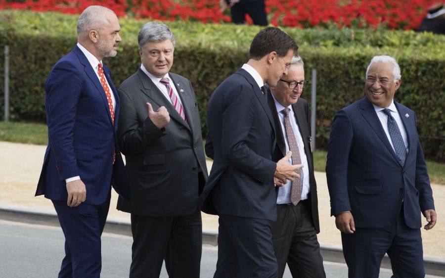 Порошенко приветствовал решение НАТО по Украине